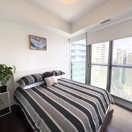 Luxury 2 Bedrooms With Lakeview Cn Tower Entertainment District Rogers Centre Toronto Luaran gambar