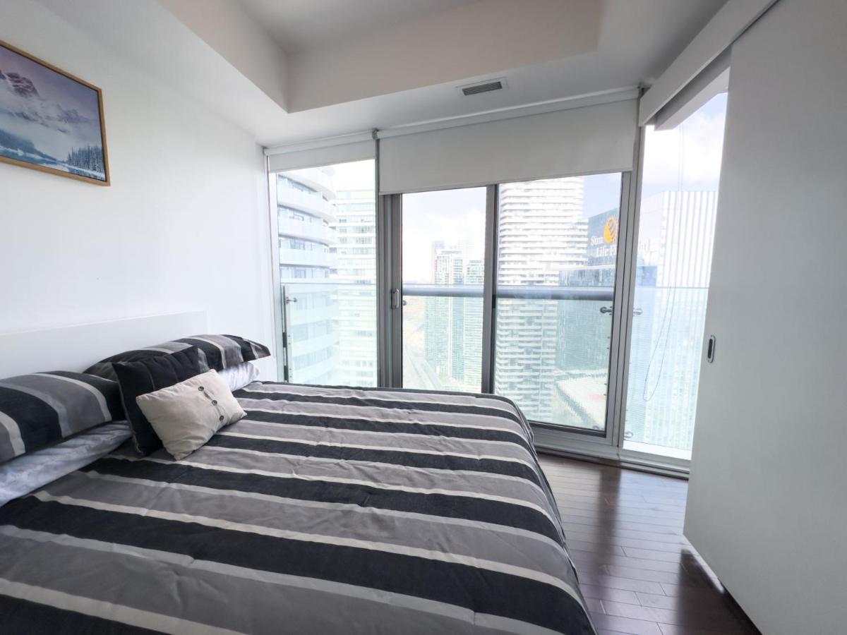 Luxury 2 Bedrooms With Lakeview Cn Tower Entertainment District Rogers Centre Toronto Luaran gambar