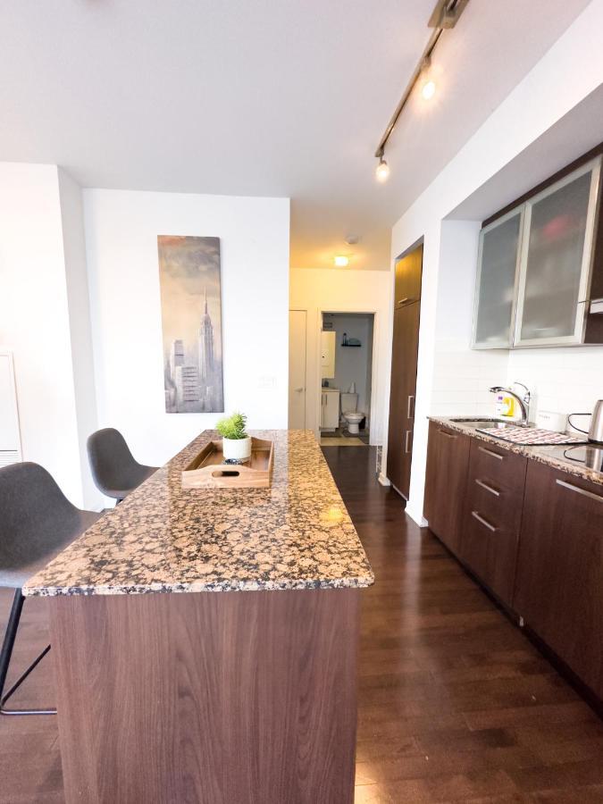 Luxury 2 Bedrooms With Lakeview Cn Tower Entertainment District Rogers Centre Toronto Luaran gambar
