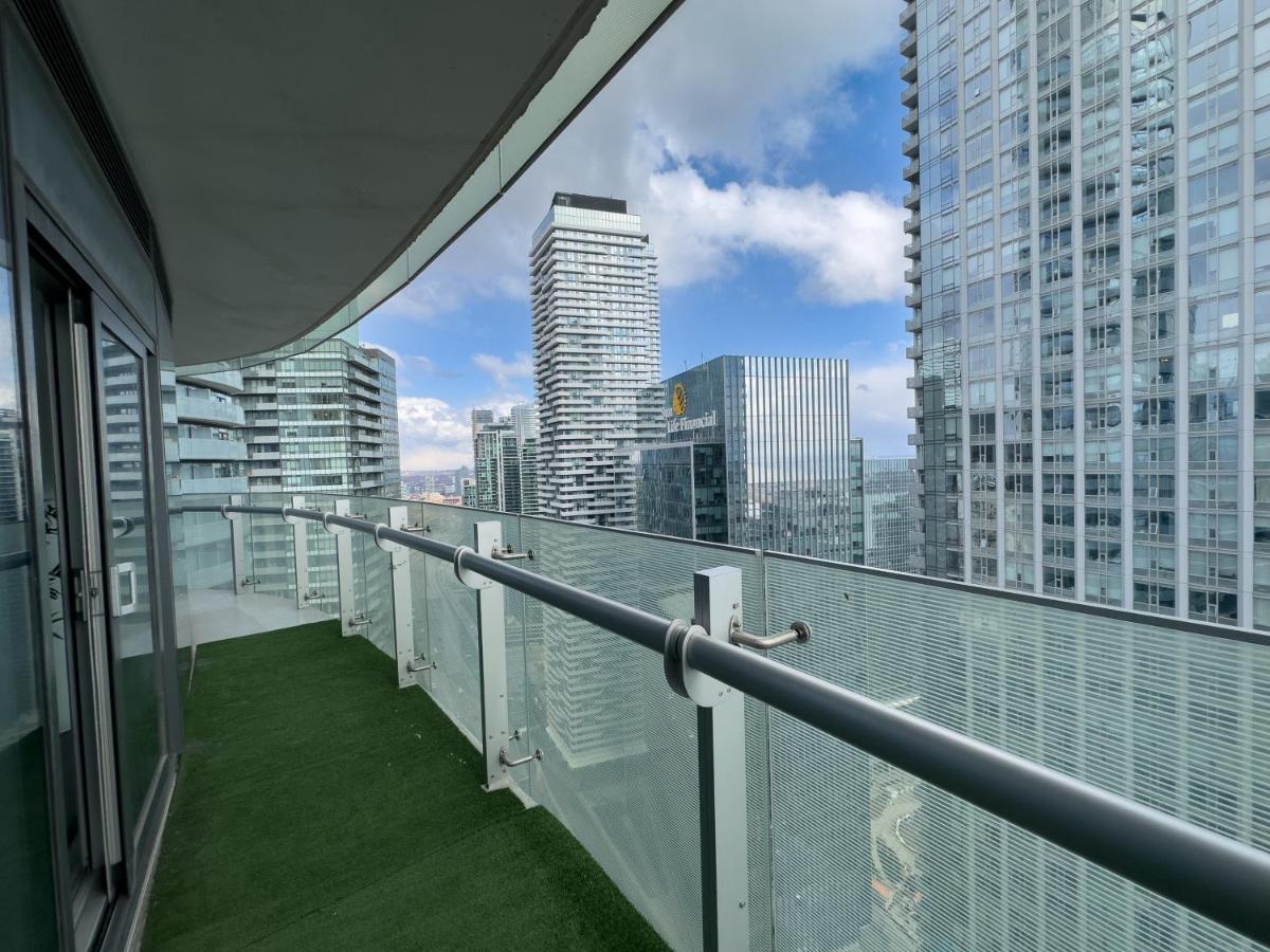 Luxury 2 Bedrooms With Lakeview Cn Tower Entertainment District Rogers Centre Toronto Luaran gambar