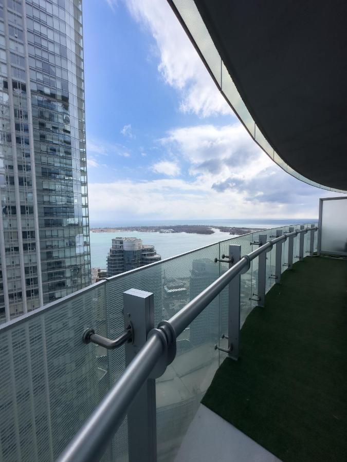 Luxury 2 Bedrooms With Lakeview Cn Tower Entertainment District Rogers Centre Toronto Luaran gambar