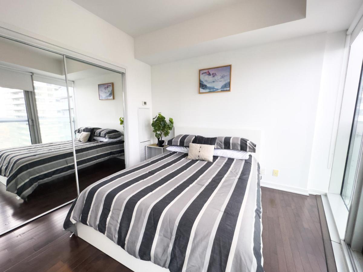 Luxury 2 Bedrooms With Lakeview Cn Tower Entertainment District Rogers Centre Toronto Luaran gambar