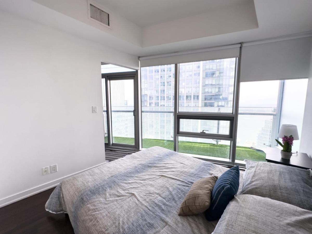 Luxury 2 Bedrooms With Lakeview Cn Tower Entertainment District Rogers Centre Toronto Luaran gambar