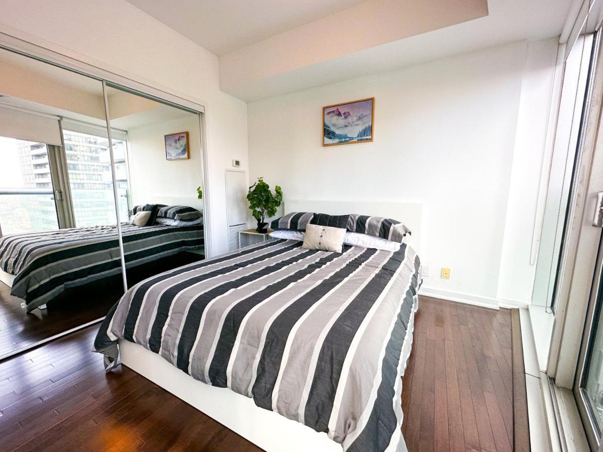 Luxury 2 Bedrooms With Lakeview Cn Tower Entertainment District Rogers Centre Toronto Luaran gambar